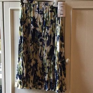 Travel Smith Pleated Midi Skirt